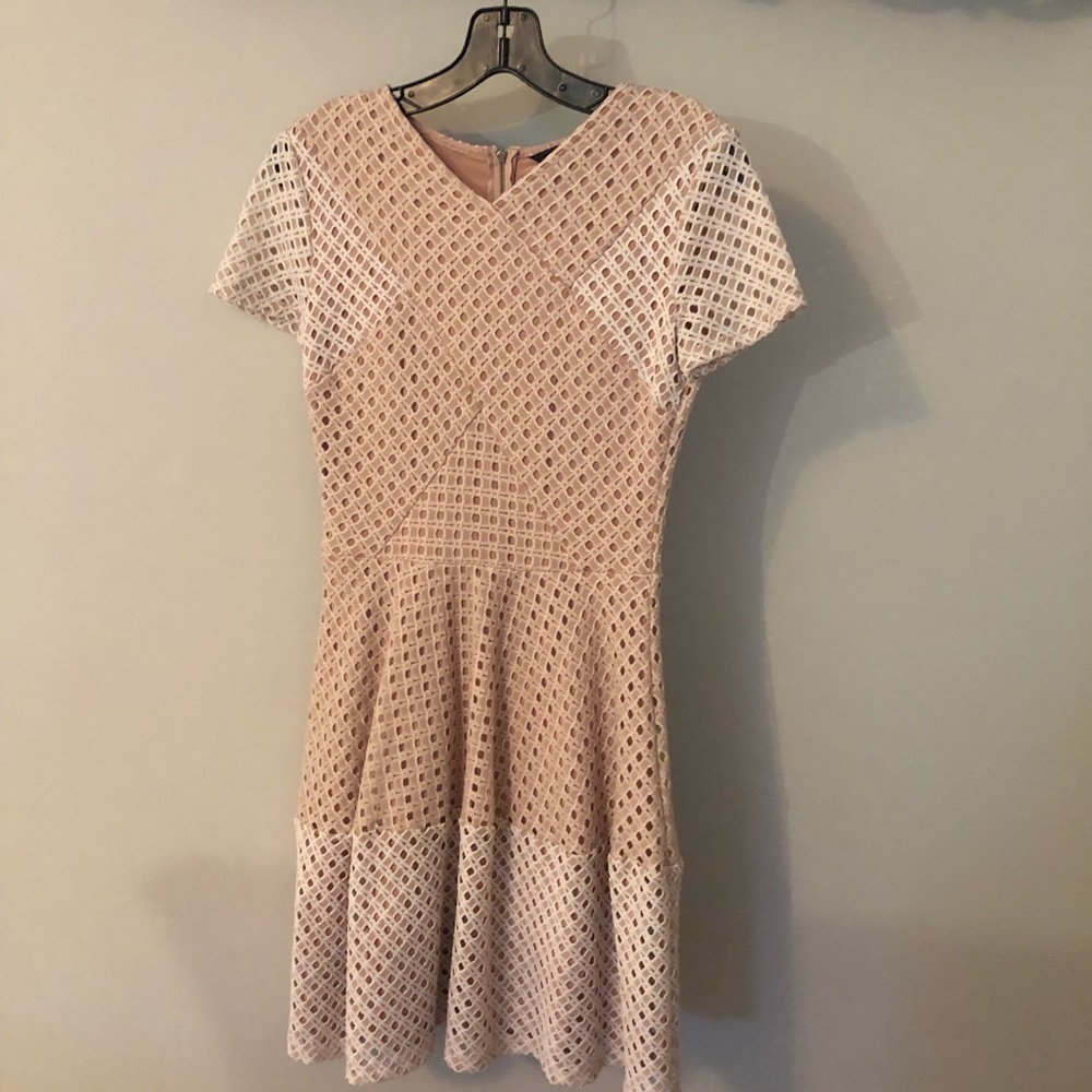 BCBG Maxazria xs White ans beige dress